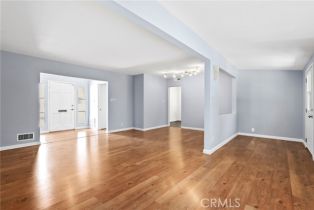 Single Family Residence, 6452 Hanna ave, Woodland Hills, CA 91303 - 10