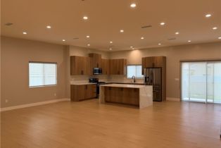 , 820 Tujunga ave, Burbank, CA 91501 - 3