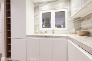 Condominium, 16040 Sunset blvd, Pacific Palisades, CA 90272 - 16