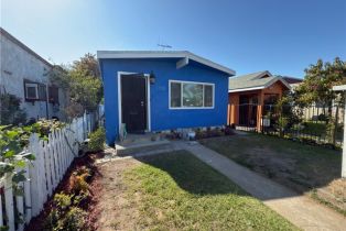 Single Family Residence, 1735 Chestnut AVE, Long Beach, CA  Long Beach, CA 90813