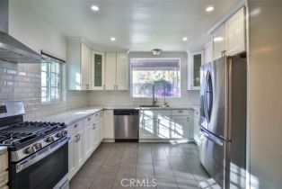 Single Family Residence, 18738 Sylvan st, Tarzana, CA 91335 - 12