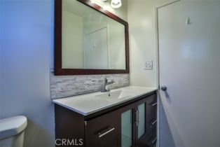 Single Family Residence, 18738 Sylvan st, Tarzana, CA 91335 - 43