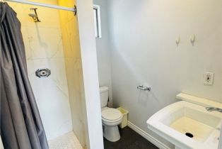 Single Family Residence, 18738 Sylvan st, Tarzana, CA 91335 - 57