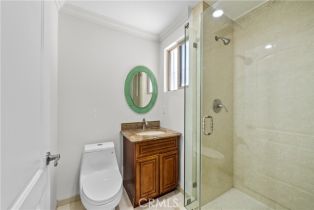 Single Family Residence, 5025 Noble ave, Sherman Oaks, CA 91403 - 12