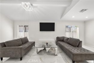 Single Family Residence, 5025 Noble ave, Sherman Oaks, CA 91403 - 4