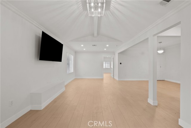 Single Family Residence, 5025 Noble ave, Sherman Oaks, CA 91403 - 1