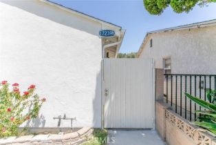 Single Family Residence, 17237 Kingsbury st, Granada Hills, CA 91344 - 4