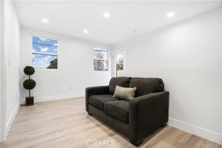 Single Family Residence, 18060 Oxnard st, Encino, CA 91316 - 18