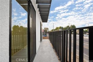 Single Family Residence, 18060 Oxnard st, Encino, CA 91316 - 24