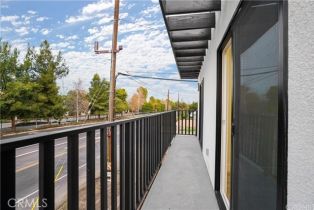 Single Family Residence, 18060 Oxnard st, Encino, CA 91316 - 25