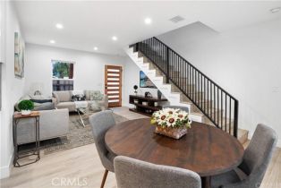 Single Family Residence, 18060 Oxnard st, Encino, CA 91316 - 9