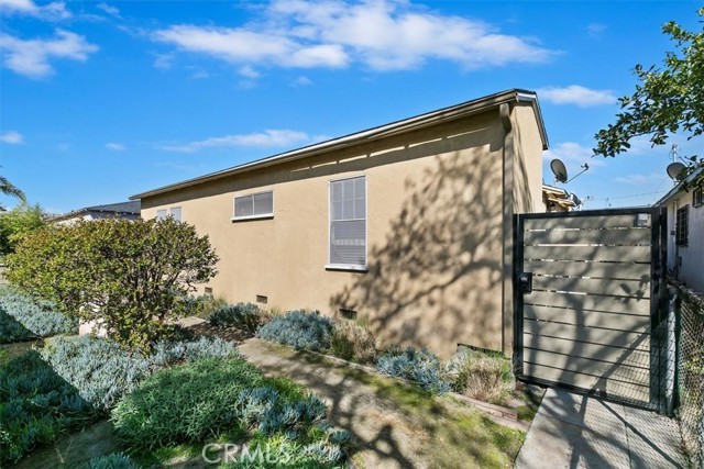 Residential Income, 1750 Chestnut ave, Long Beach, CA 90813 - 1