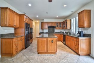 Single Family Residence, 353 Villafranca st, Corona, CA 92879 - 14