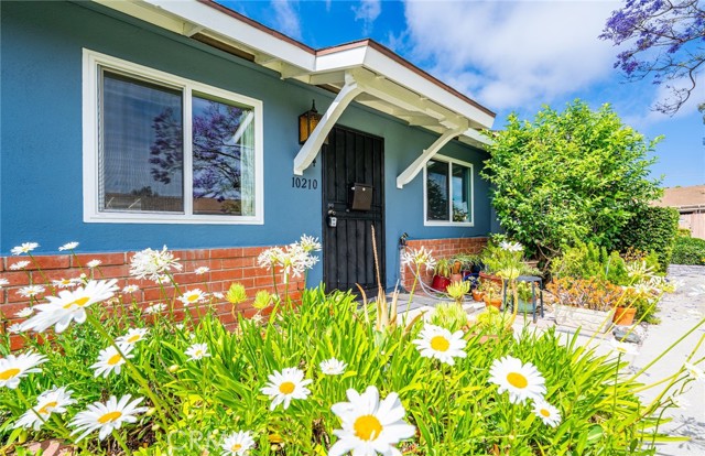 Single Family Residence, 10210 Holburn dr, Huntington Beach, CA 92646 - 1