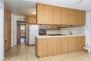 Single Family Residence, 10140 Cozycroft ave, Chatsworth, CA 91311 - 11