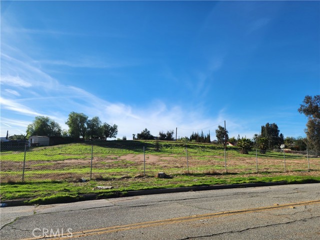 , 4998 Bushnell ave, Riverside, CA 92505 - 1