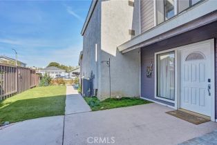 Single Family Residence, 1409 Lakeside ln, Huntington Beach, CA 92648 - 5