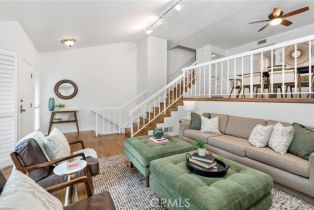 Condominium, 18120 Oxnard ST, Tarzana, CA  Tarzana, CA 91356