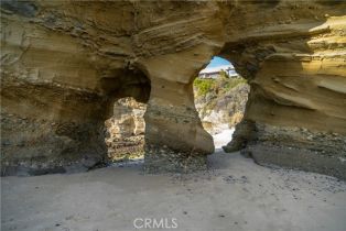 Single Family Residence, 19 Vista De La Luna, Laguna Beach, CA 92651 - 54