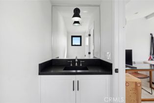 Single Family Residence, 2045 Ocean blvd, Newport Beach, CA 92661 - 24