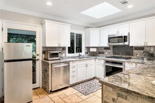 Condominium, 211 19th st, Newport Beach, CA 92663 - 3