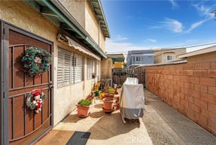 Residential Income, 618 15th st, Huntington Beach, CA 92648 - 6