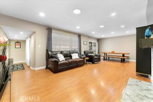 Single Family Residence, 1612 Walnut ave, Fullerton, CA 92833 - 4