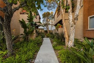 Condominium, 16927 Bluewater LN, Huntington Beach, CA  Huntington Beach, CA 92649