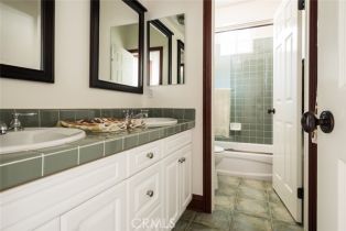 Single Family Residence, 2 Viola, Irvine, CA 92620 - 36