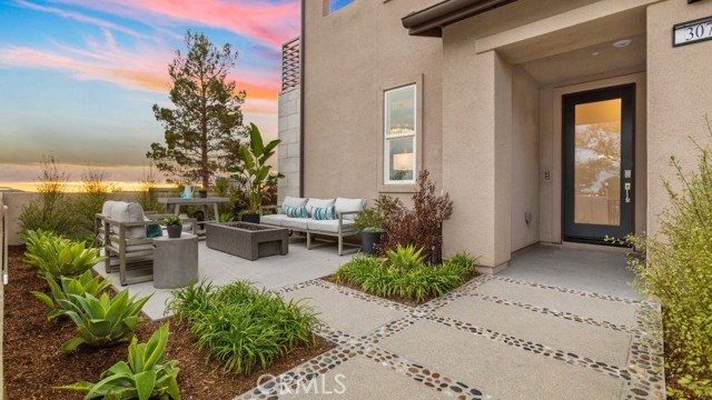 , 307 Chorus, Irvine, CA 92618 - 1