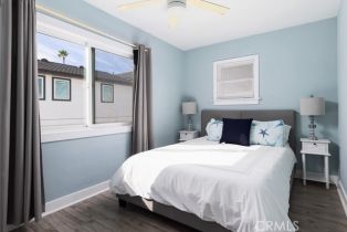 Single Family Residence, 1113 W Balboa boulevard, Newport Beach, CA 92661 - 7