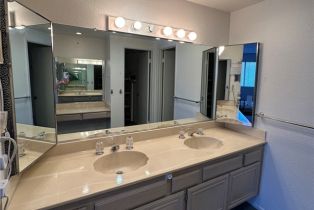 Condominium, 18405 Collins st, Tarzana, CA 91356 - 18