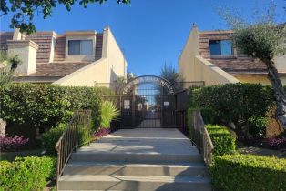 Condominium, 18405 Collins st, Tarzana, CA 91356 - 2