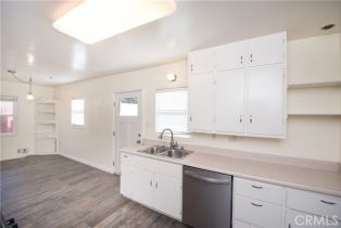 Single Family Residence, 945 10th street, Huntington Beach, CA 92648 - 14