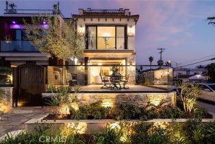 Single Family Residence, 302 3rd ST, Huntington Beach, CA  Huntington Beach, CA 92648