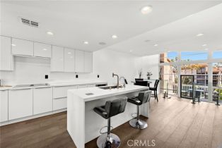 Condominium, 5322 Marina Pacifica dr, Long Beach, CA 90803 - 5