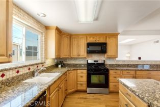 Single Family Residence, 10402 Oronsay cir, Huntington Beach, CA 92646 - 11