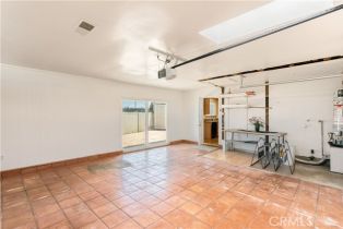 Single Family Residence, 10402 Oronsay cir, Huntington Beach, CA 92646 - 31