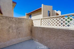 Townhouse, 22038 Vanowen st, Woodland Hills, CA 91303 - 22