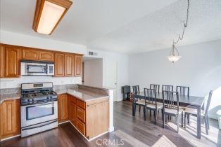 Townhouse, 22038 Vanowen st, Woodland Hills, CA 91303 - 5