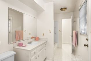 Single Family Residence, 6040 Pat ave, Woodland Hills, CA 91367 - 45