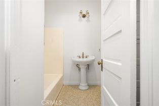 Single Family Residence, 528 Palmyra ave, Orange, CA 92866 - 24