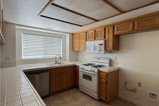 Single Family Residence, 3178 Dogwood dr, Corona, CA 92882 - 5