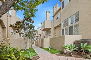 Condominium, 8308 Atlanta ave, Huntington Beach, CA 92646 - 5