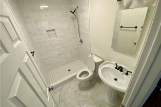 Single Family Residence, 18042 Westlake cir, Huntington Beach, CA 92648 - 4