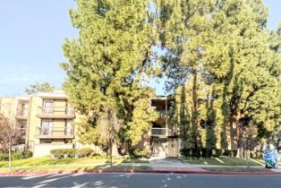 Condominium, 1745 Holly DR, Glendale, CA  Glendale, CA 91206