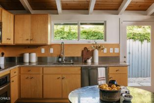 Single Family Residence, 19733 Victory blvd, Woodland Hills, CA 91367 - 11