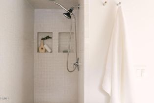 Single Family Residence, 19733 Victory blvd, Woodland Hills, CA 91367 - 16