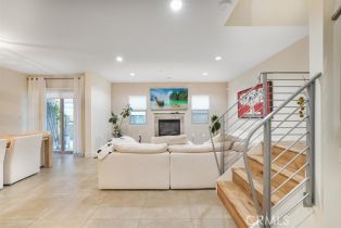Condominium, 11023 Fruitland dr, Studio City, CA 91604 - 4