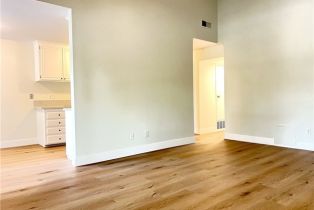 Condominium, 700 W La Veta #A4, Orange, CA 92868 - 6